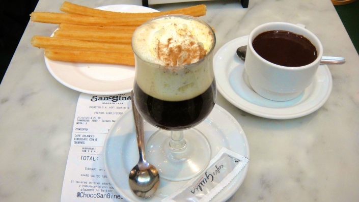 Churros con chocolate, and a Café Irlandés at Chocolatería San Ginés!